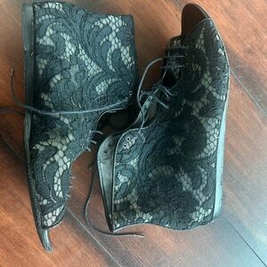 Givenchy lace-up lace botties, size 39